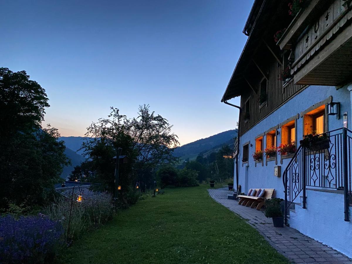 Alm Seasons Premium Chalet & Studios Saalbach Exterior foto