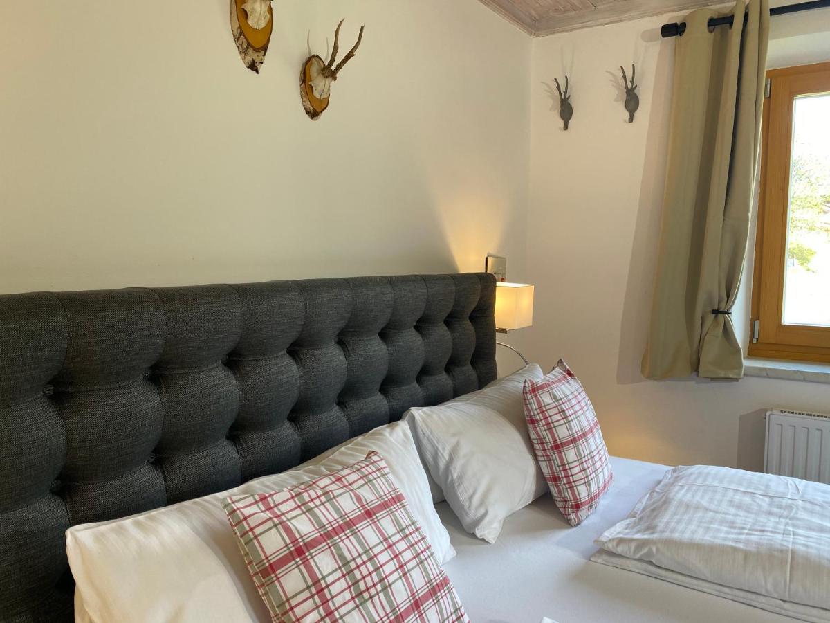 Alm Seasons Premium Chalet & Studios Saalbach Zimmer foto