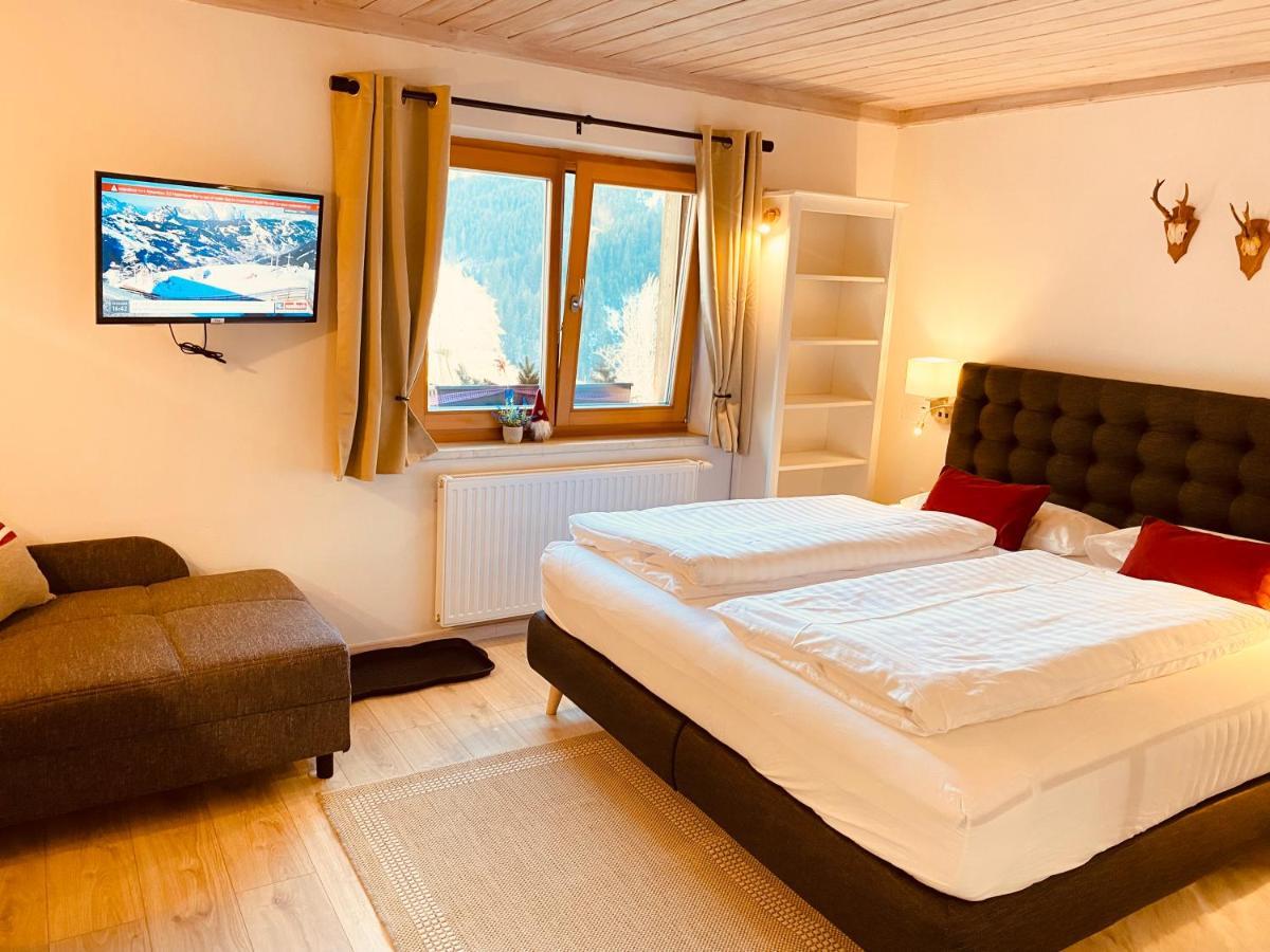 Alm Seasons Premium Chalet & Studios Saalbach Exterior foto