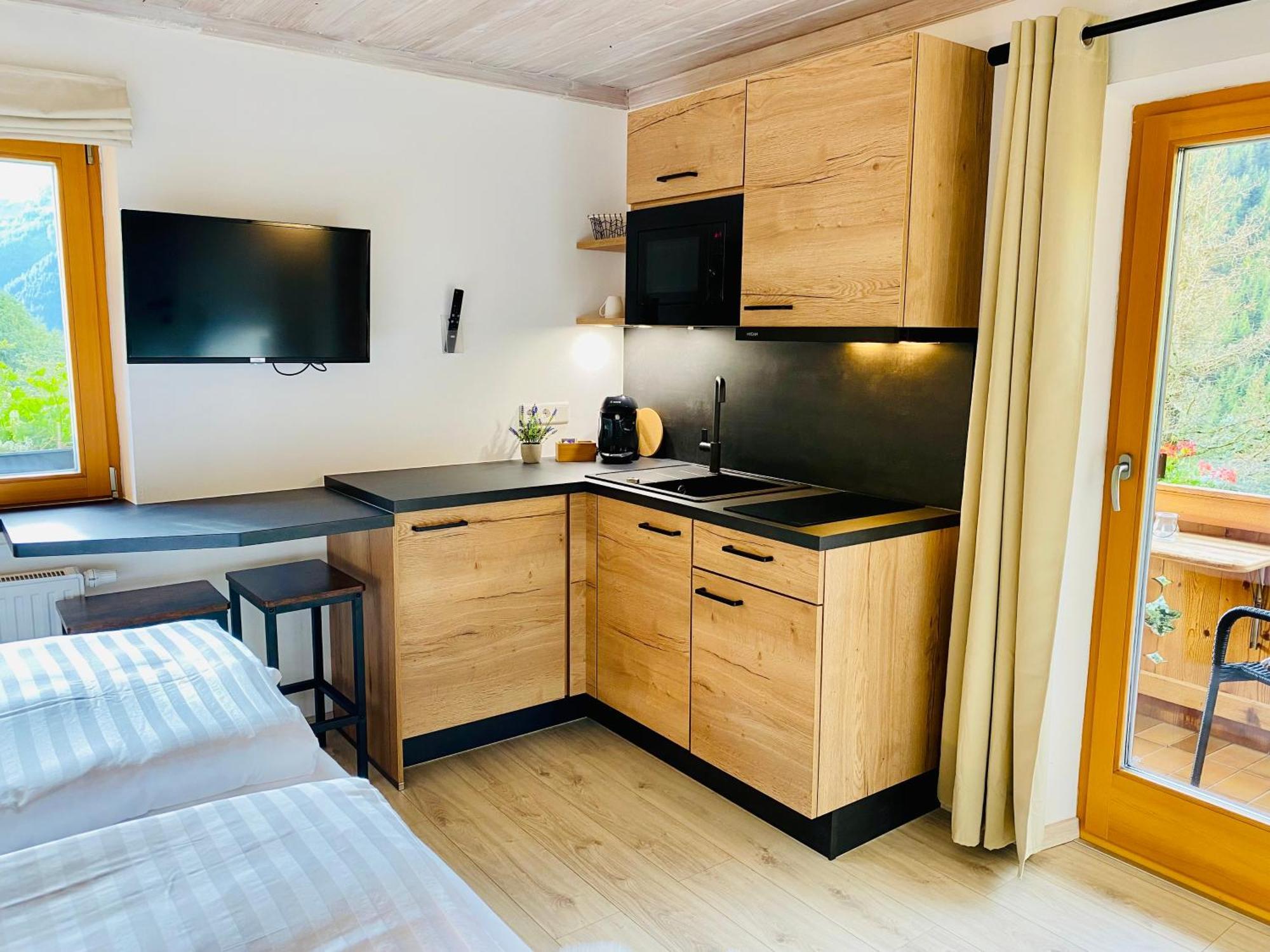 Alm Seasons Premium Chalet & Studios Saalbach Zimmer foto